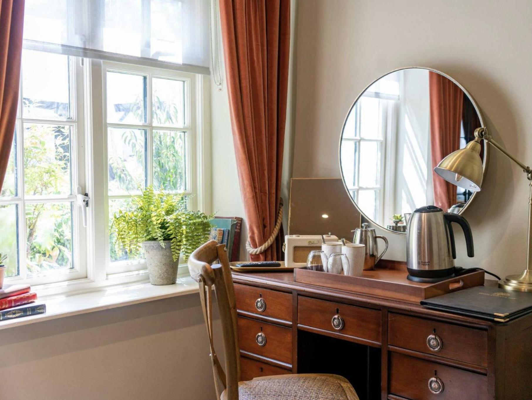 High Corner Inn Godshill  Экстерьер фото